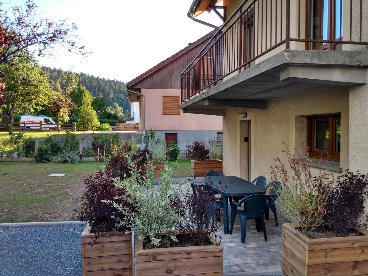 Gite Les Eglantines Rez-De-Jardin Жерарме Екстер'єр фото
